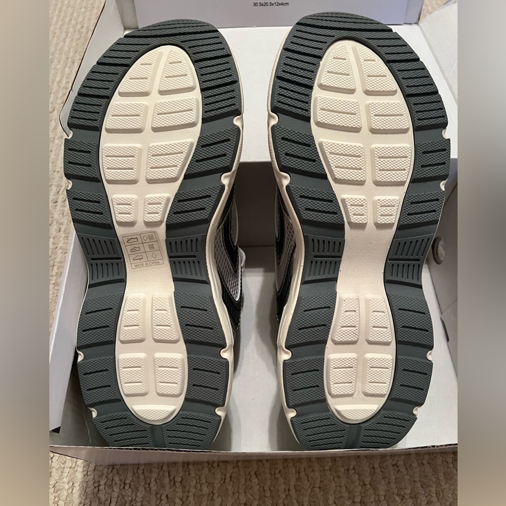 NIB Dream Pairs White and Gray Sneakers Size 7.5 - Picture 3 of 4